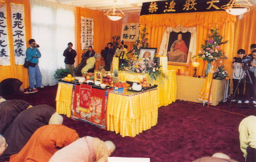 �ŤƦѩM�|�l������M�� - �Ӥ����EIn Memory of the Venerable Master Hsuan Huan - Photographs
