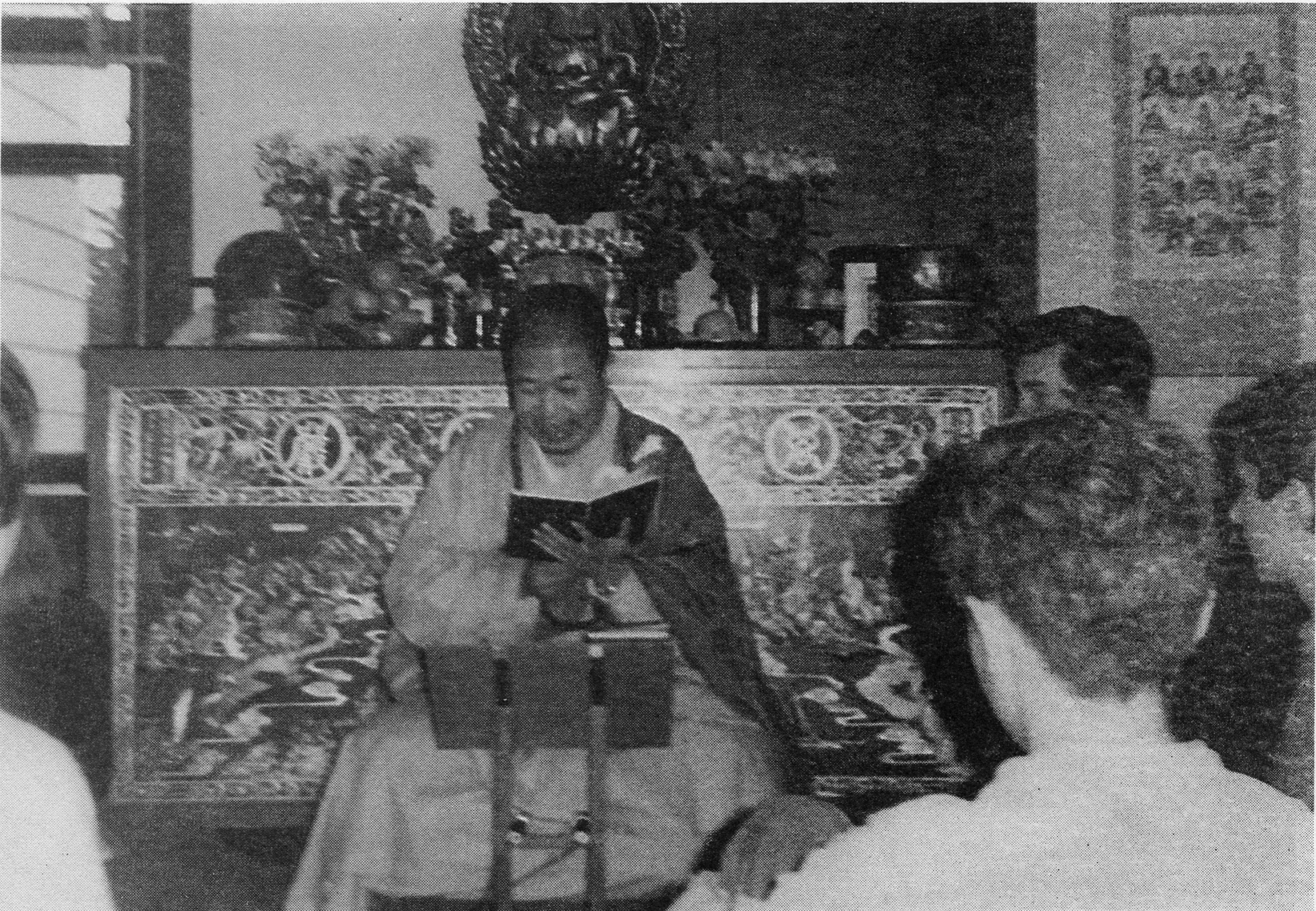 �����Ϻ���׷˼����ר��2 - �����û� ͷ���м���In Memory of the Venerable Master Hsuan Huan - Transformation of a Bodhisattva,